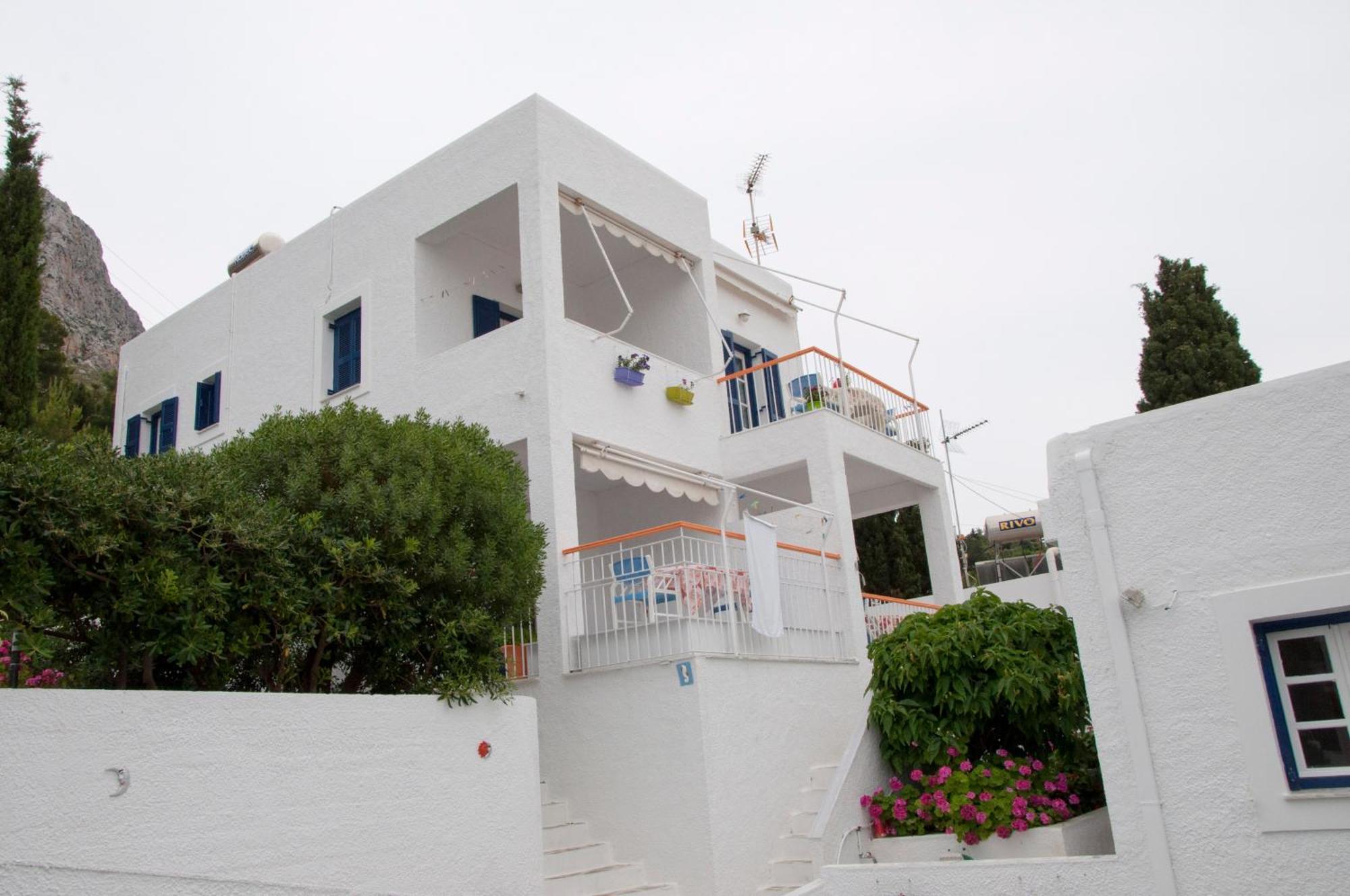 Tatsis Apartments Masouri Exterior photo