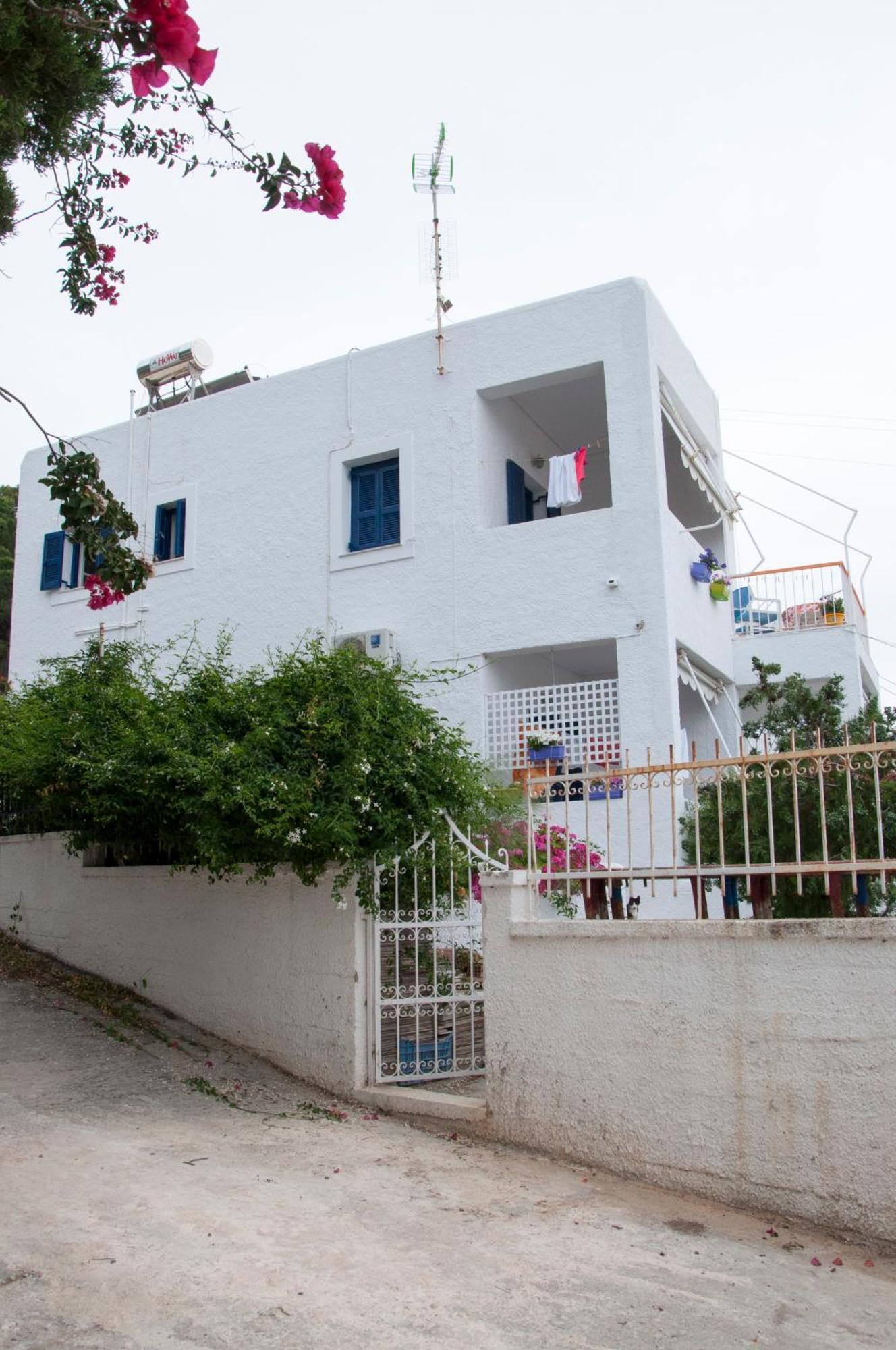 Tatsis Apartments Masouri Exterior photo