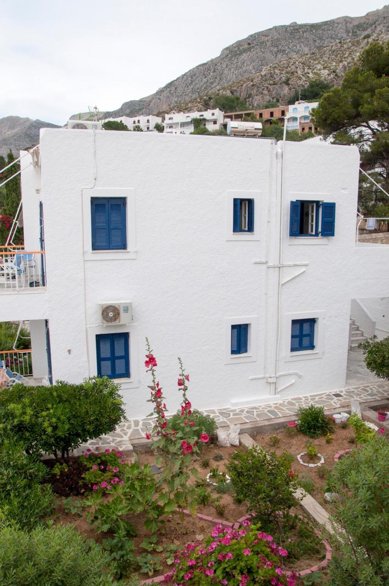 Tatsis Apartments Masouri Exterior photo